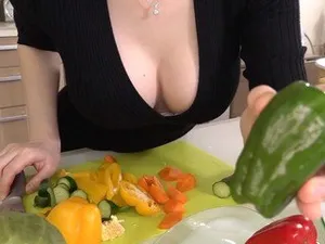Nữ hộ lý và lão già số hưởng