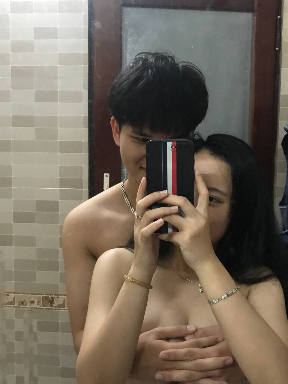 Em Anh xã thấy “nứng” khi thường xuyên nhìn vợ của anh trai tập yoga