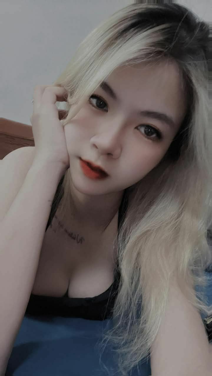 đậu xe nơi vắng vẻ móc bướm địt em mới quen